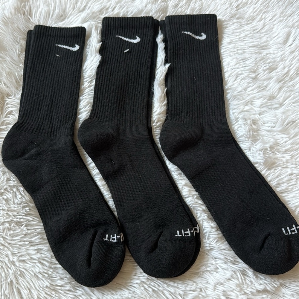 (3) Nike dri-fit crew socks